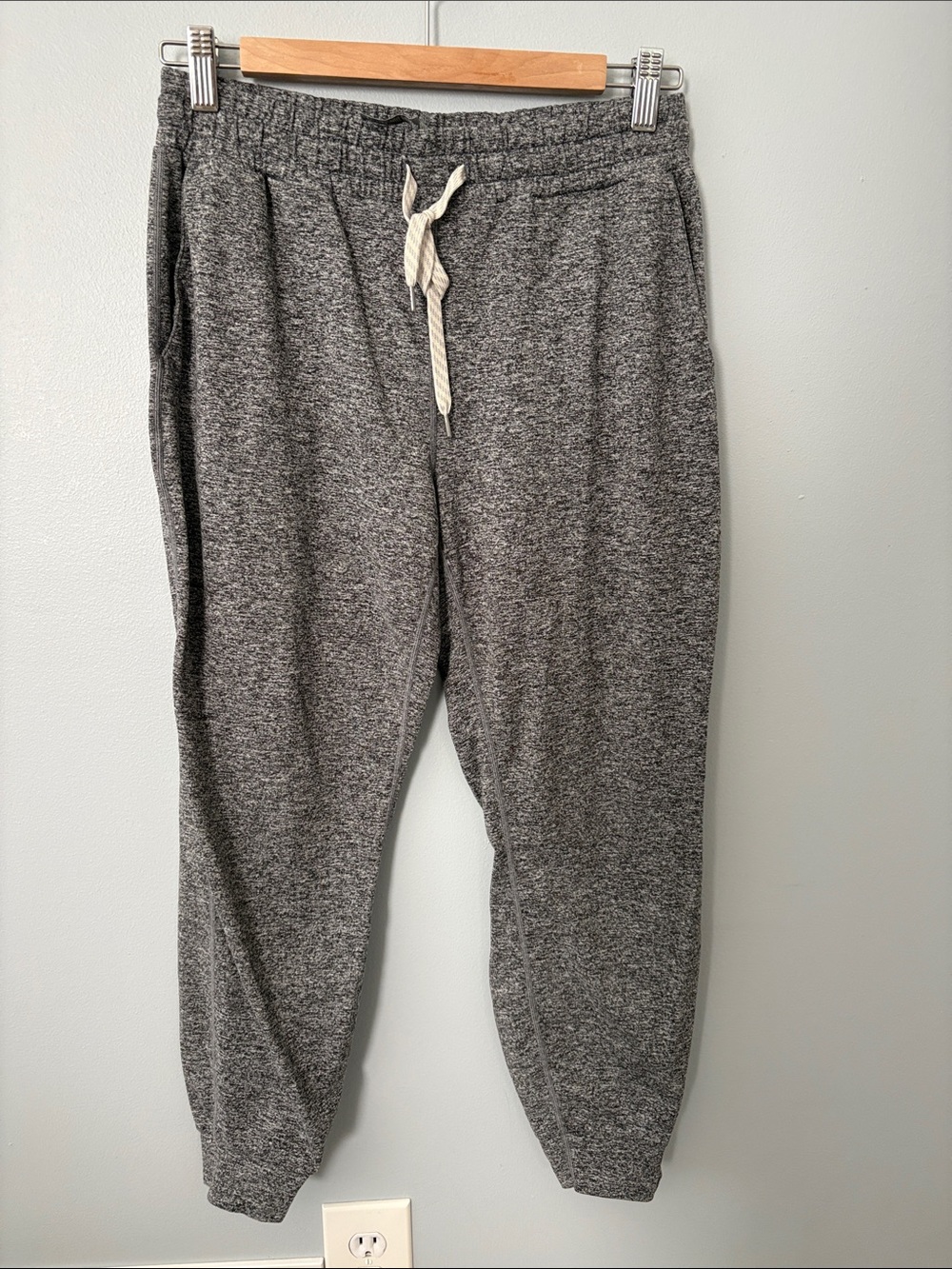 Vuori Women’s Performance Joggers - Charcoal Heather